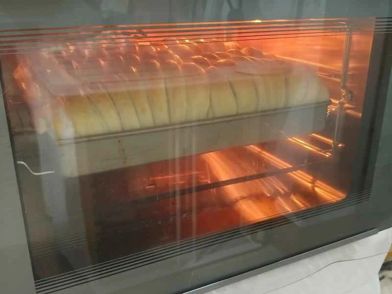 How to make pure milk hand-torn toast: Step 1