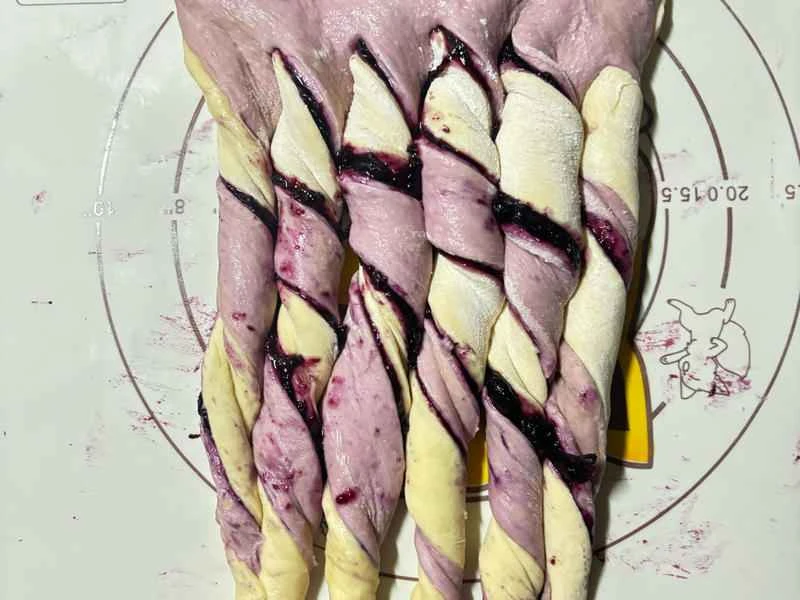 How to make pure milk hand-torn toast: Step 1