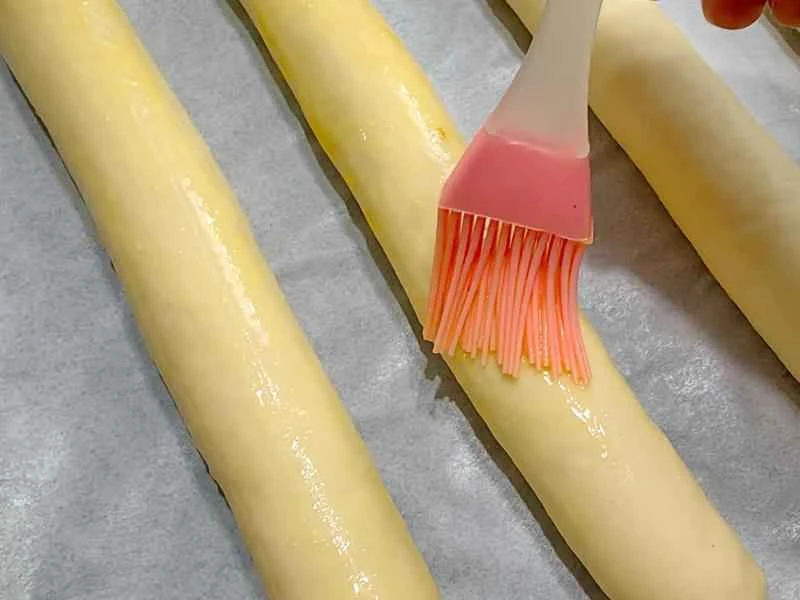 How to make pure milk hand-torn toast: Step 1