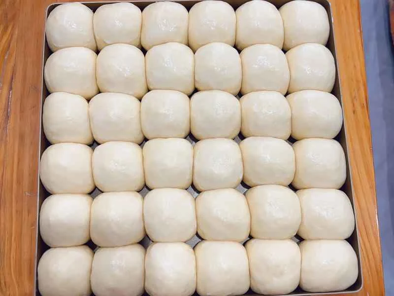 How to make pure milk hand-torn toast: Step 1