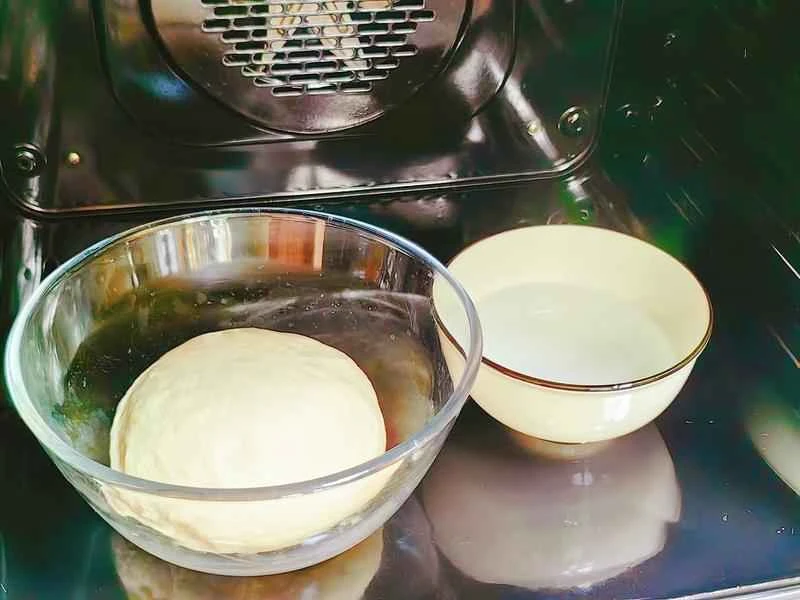 How to make pure milk hand-torn toast: Step 1