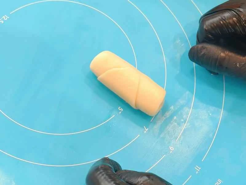 How to make pure milk hand-torn toast: Step 1