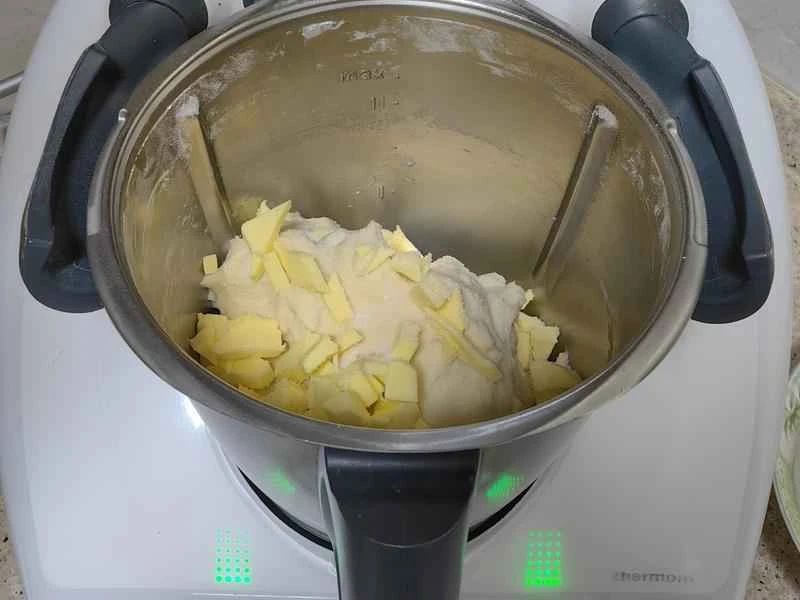 How to make pure milk hand-torn toast: Step 1