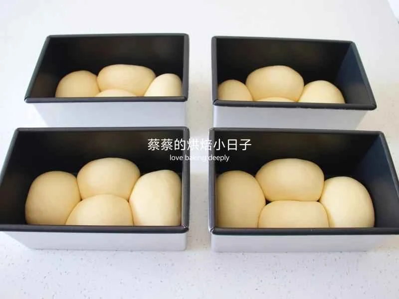 How to make pure milk hand-torn toast: Step 1