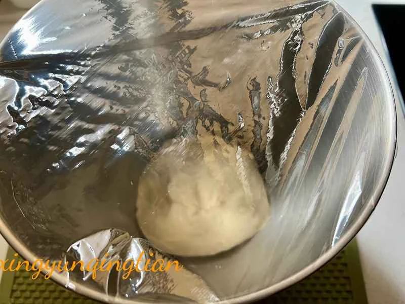 How to make pure milk hand-torn toast: Step 1