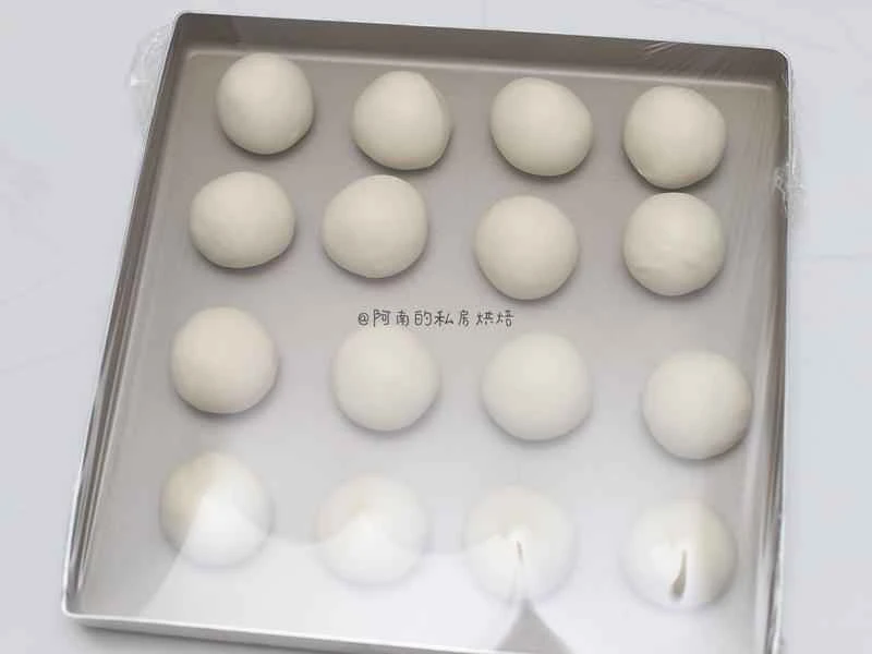 How to make pure milk hand-torn toast: Step 1