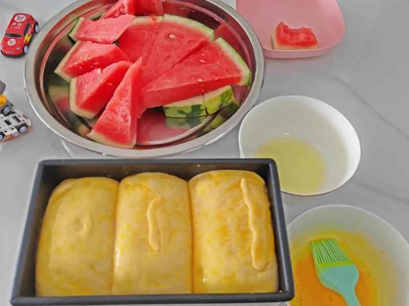 How to make pure milk hand-torn toast: Step 1