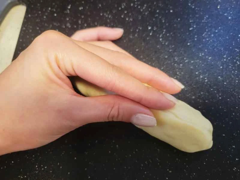 How to make pure milk hand-torn toast: Step 1