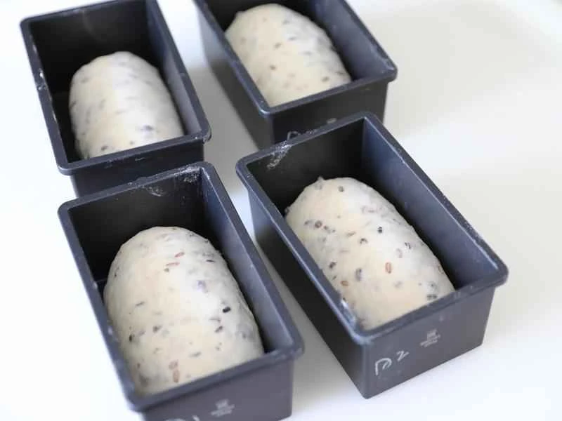 How to make pure milk hand-torn toast: Step 1