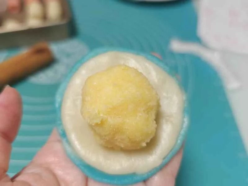 How to make pure milk hand-torn toast: Step 1