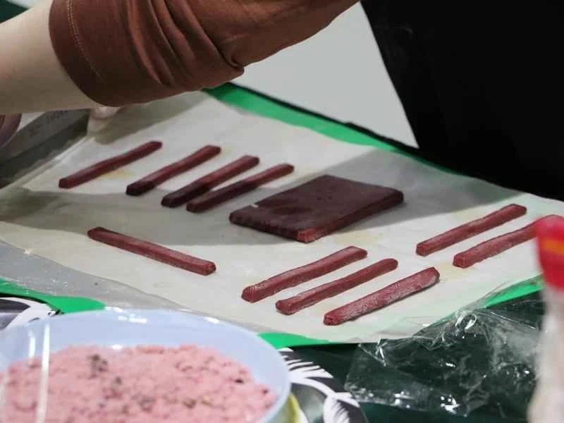 How to make pure milk hand-torn toast: Step 1