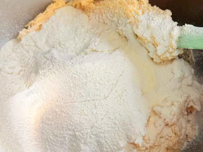 How to make pure milk hand-torn toast: Step 1