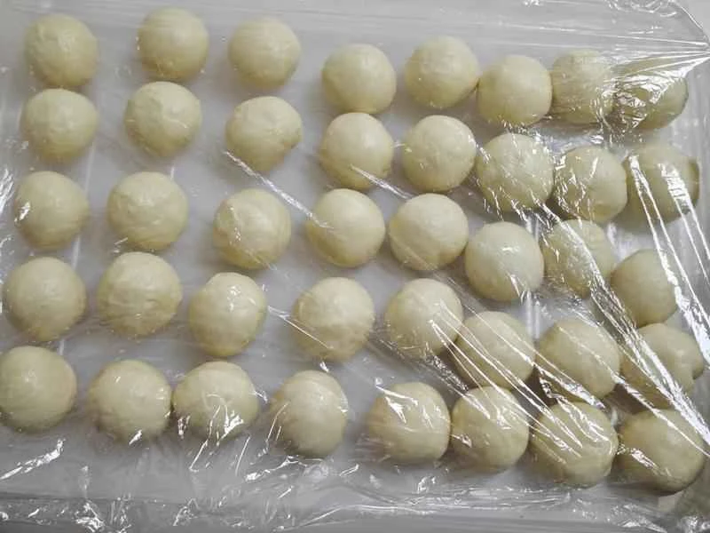 How to make pure milk hand-torn toast: Step 1