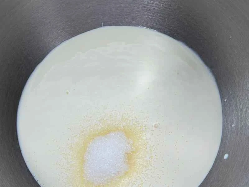 How to make pure milk hand-torn toast: Step 1