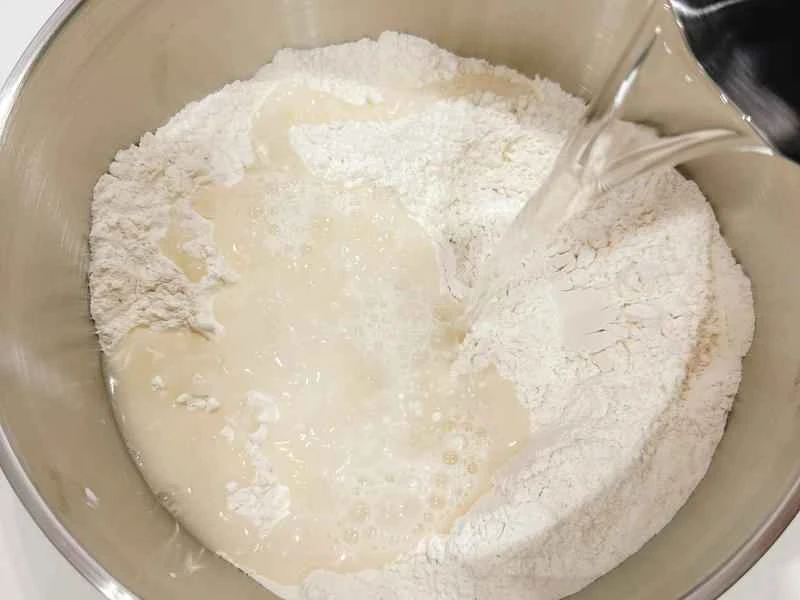 How to make pure milk hand-torn toast: Step 1