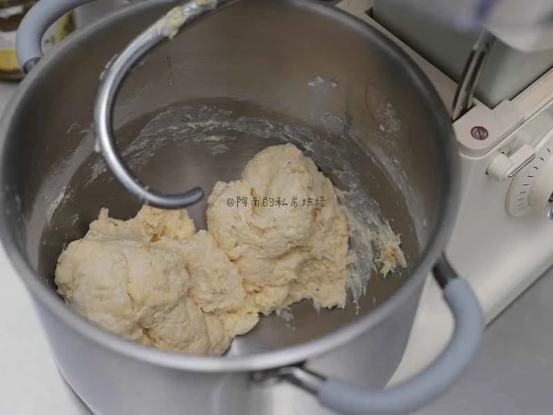 How to make pure milk hand-torn toast: Step 1