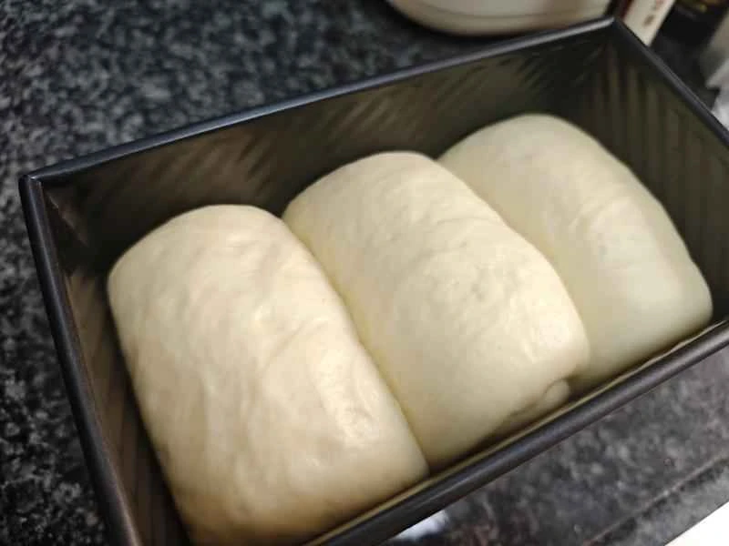 How to make pure milk hand-torn toast: Step 1