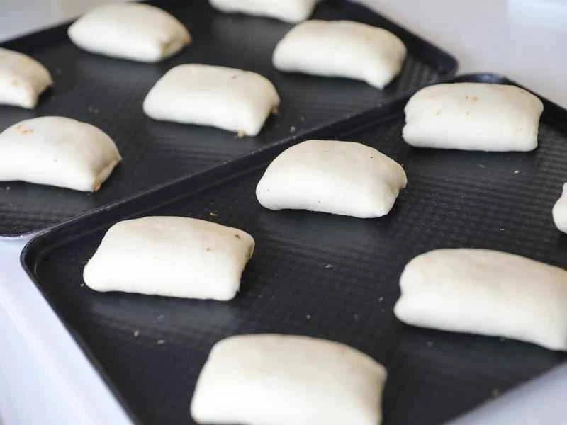 How to make pure milk hand-torn toast: Step 1