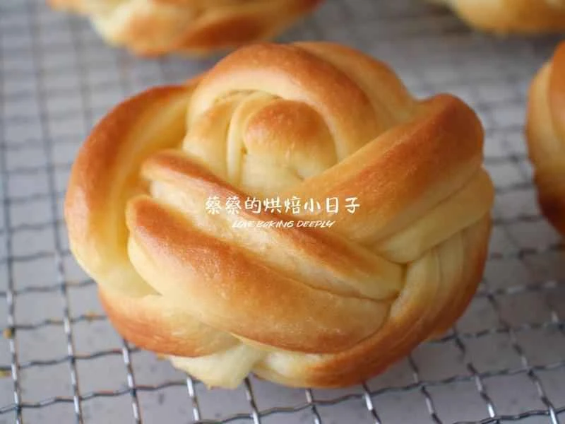 How to make pure milk hand-torn toast: Step 1