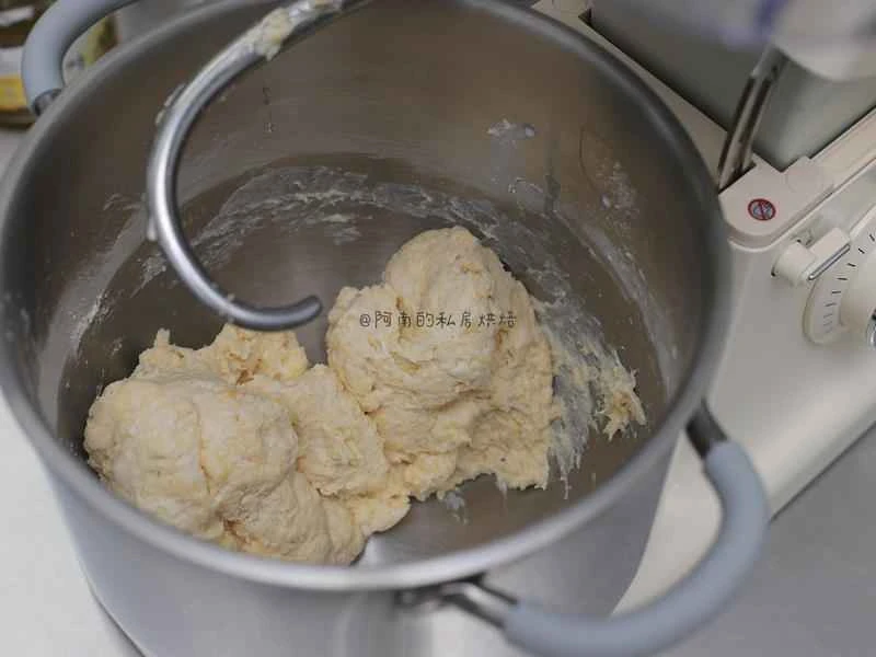 How to make pure milk hand-torn toast: Step 1