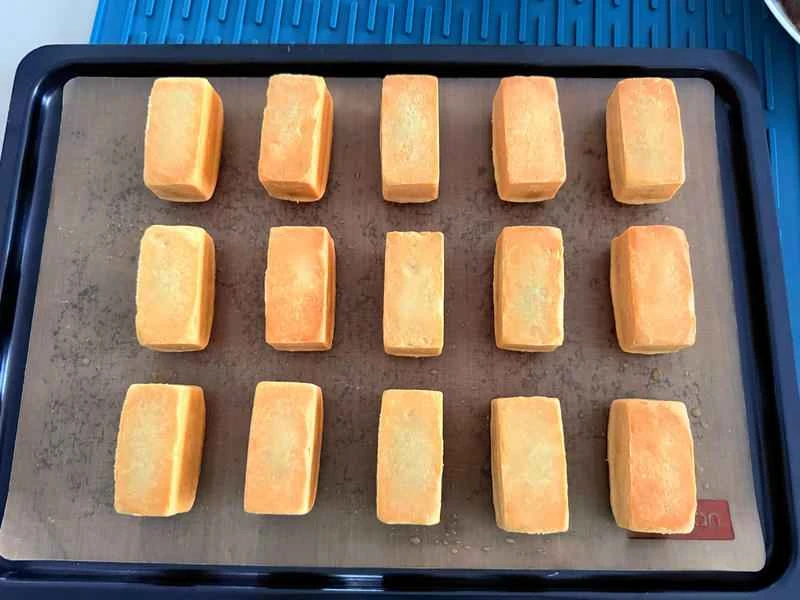 How to make pure milk hand-torn toast: Step 1