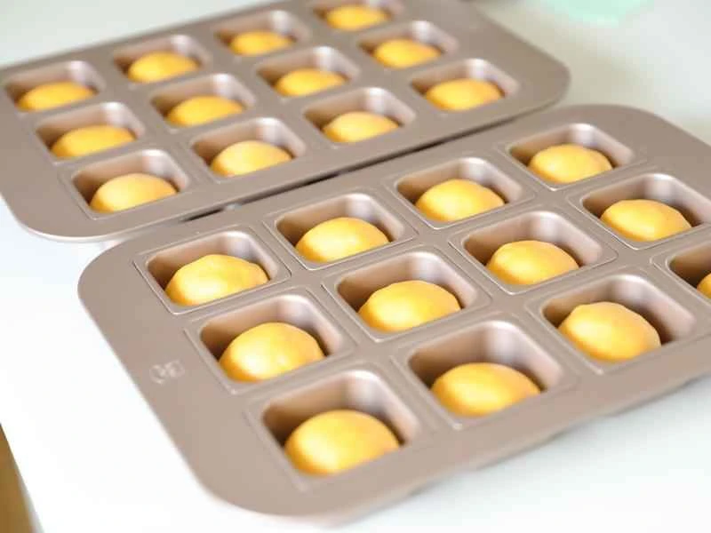 How to make pure milk hand-torn toast: Step 1