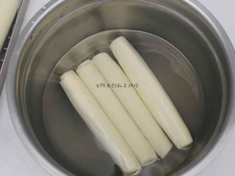 How to make pure milk hand-torn toast: Step 1