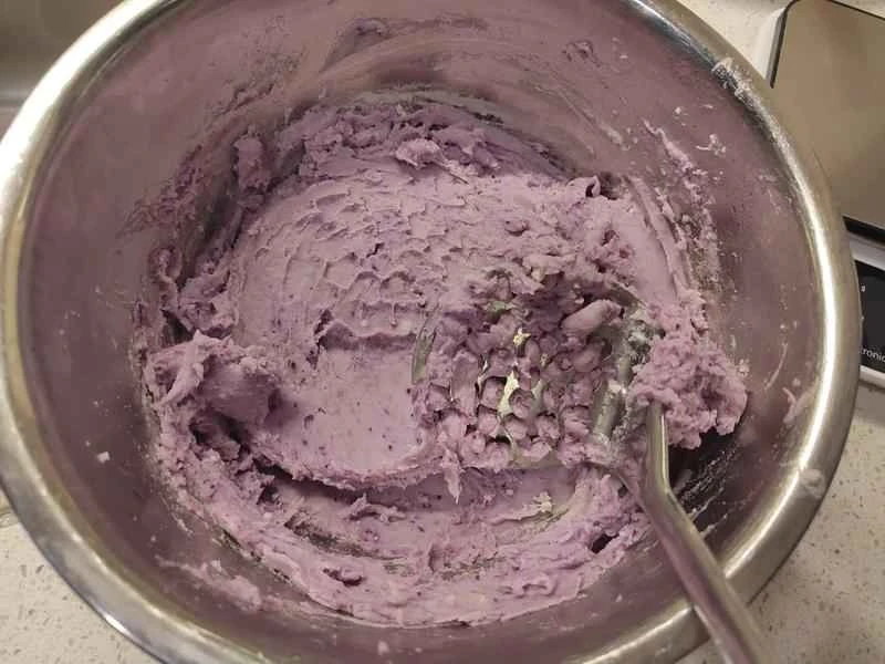 How to make pure milk hand-torn toast: Step 1