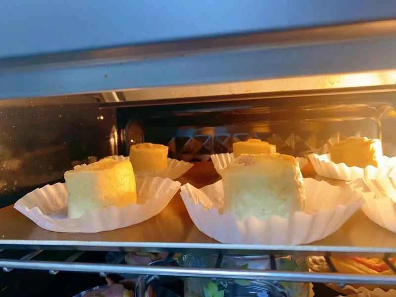 How to make pure milk hand-torn toast: Step 1