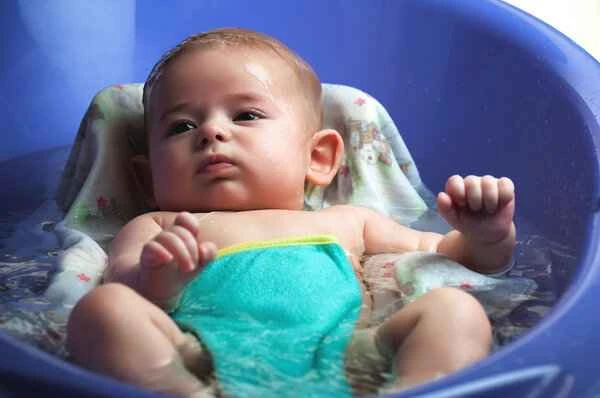 Can I take a bath if I have hives?