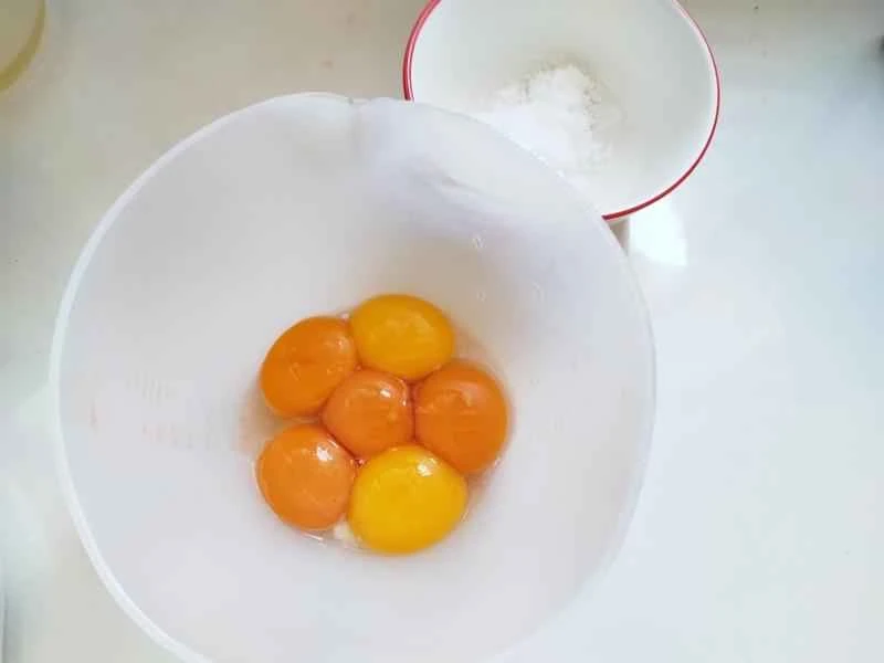 How to make pure milk hand-torn toast: Step 1