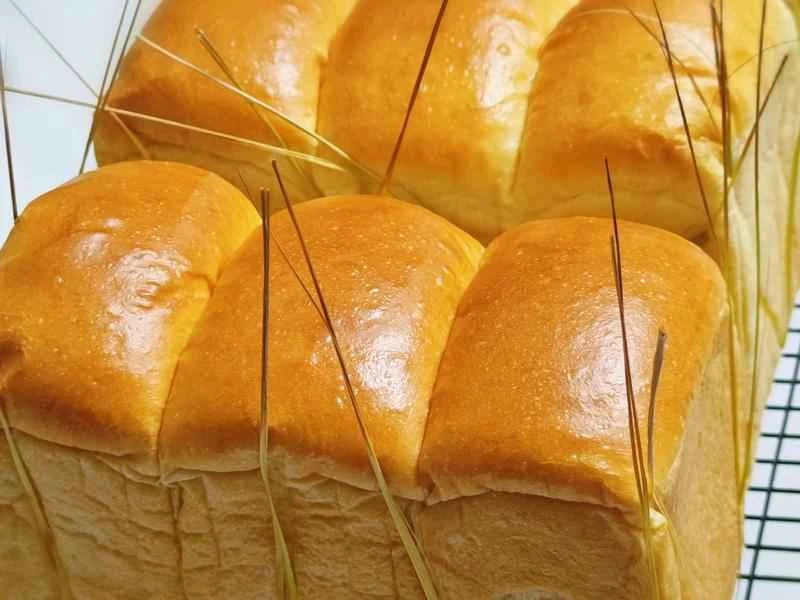 How to make pure milk hand-torn toast: Step 1