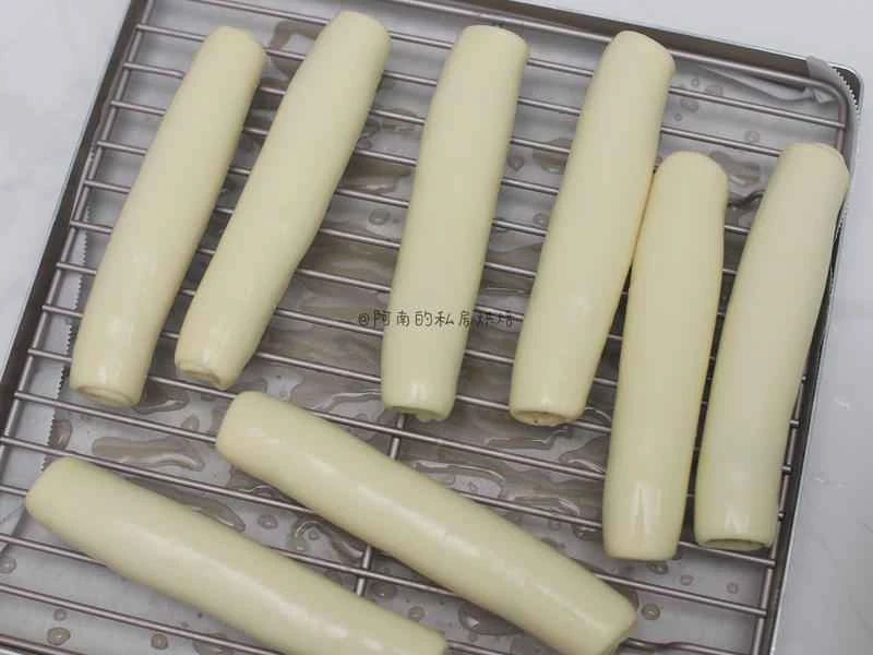 How to make pure milk hand-torn toast: Step 1