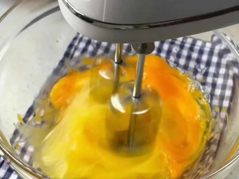 How to make pure milk hand-torn toast: Step 1