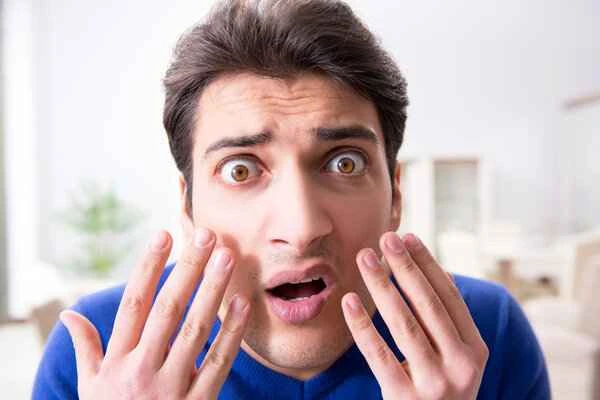 Red spots appeared on my face after being slapped.