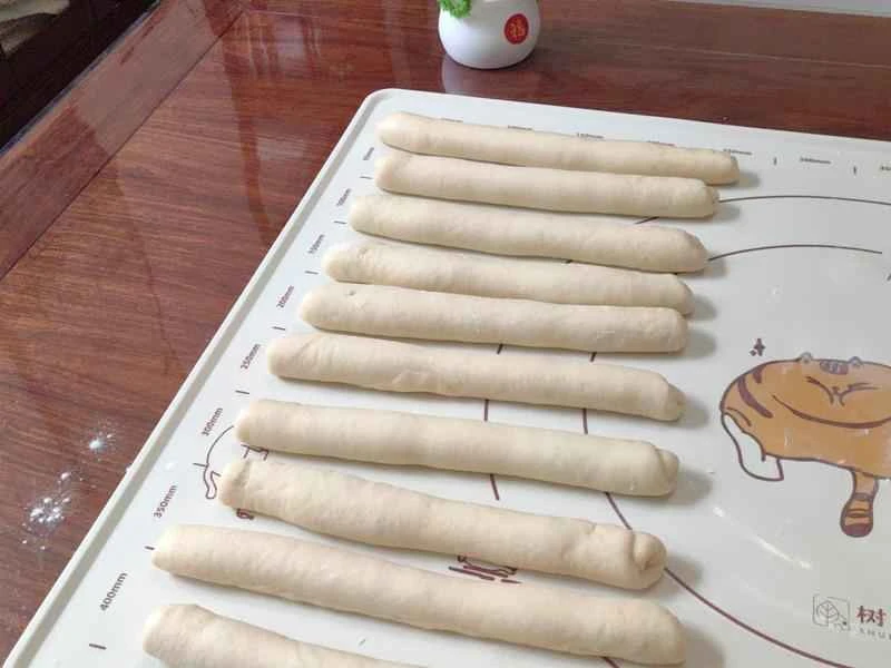 How to make pure milk hand-torn toast: Step 1