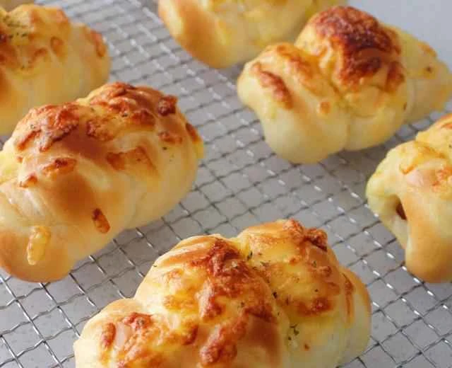 Cheese Chicken Cutlet Bread | A savory bread recipe where you can enjoy large bites of meat.