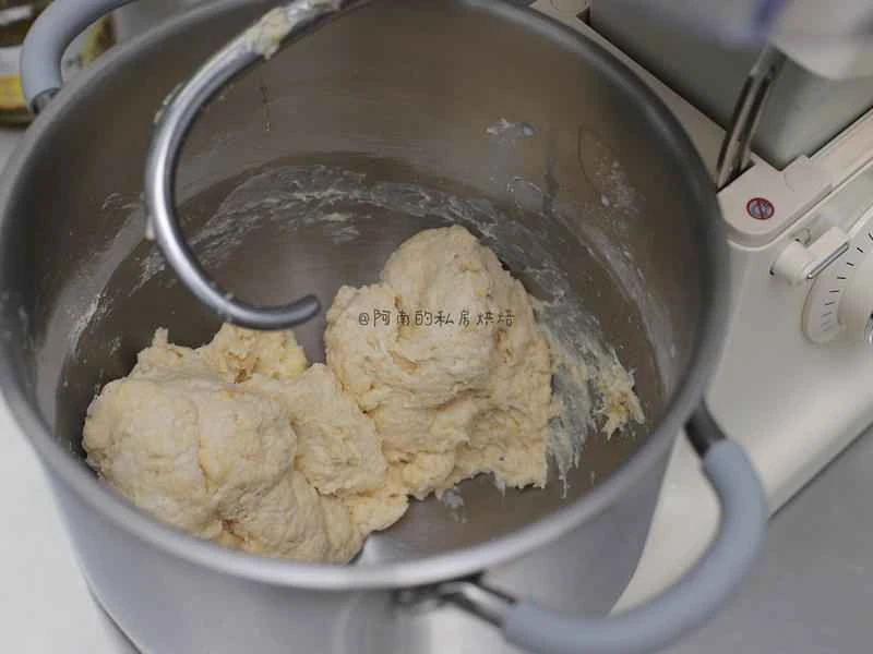 How to make pure milk hand-torn toast: Step 1