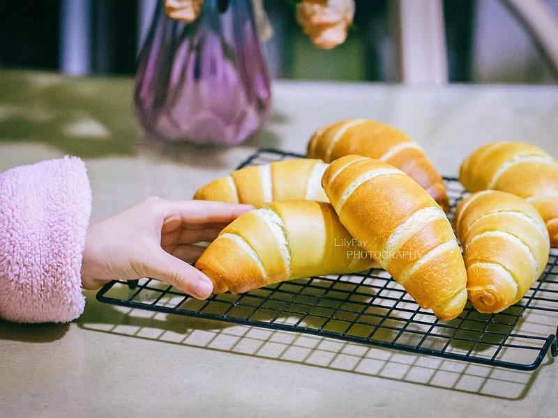 How to make pure milk hand-torn toast: Step 1