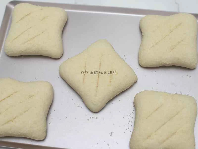 How to make pure milk hand-torn toast: Step 1