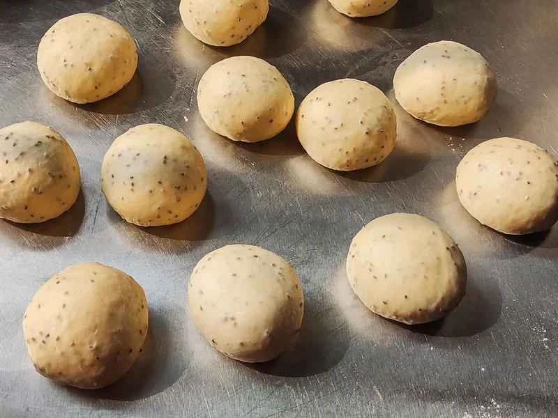 How to make pure milk hand-torn toast: Step 1