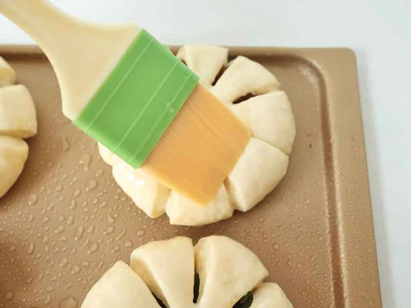 How to make pure milk hand-torn toast: Step 1