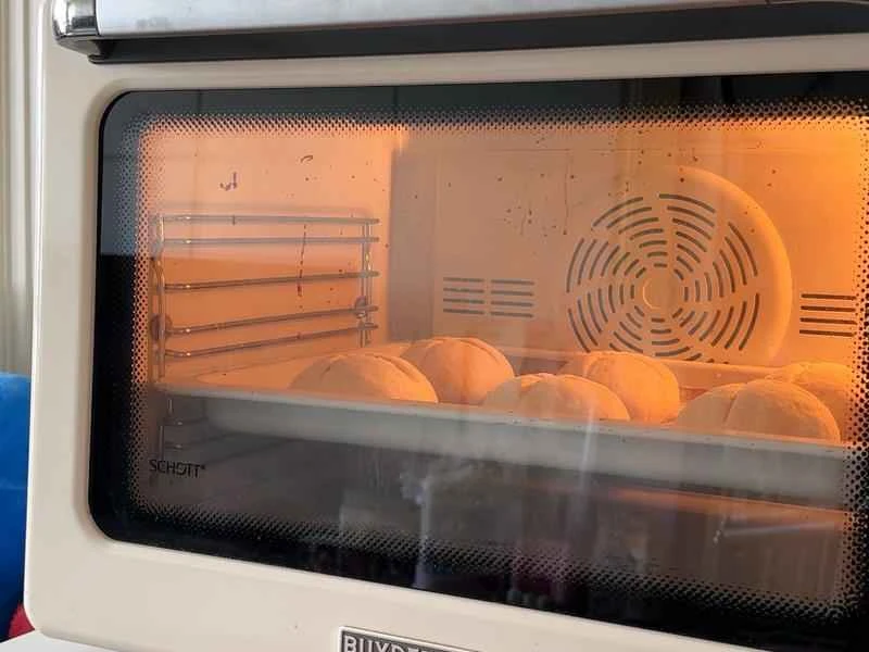 How to make pure milk hand-torn toast: Step 1