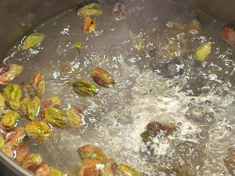 How to make pure milk hand-torn toast: Step 1