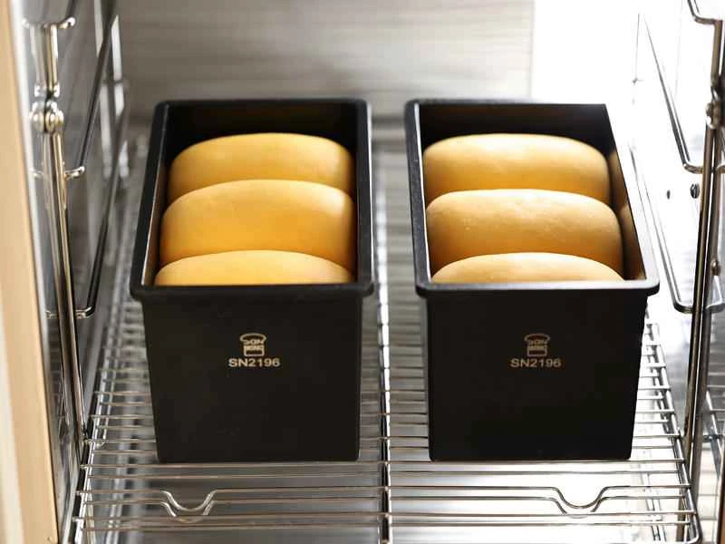 How to make pure milk hand-torn toast: Step 1