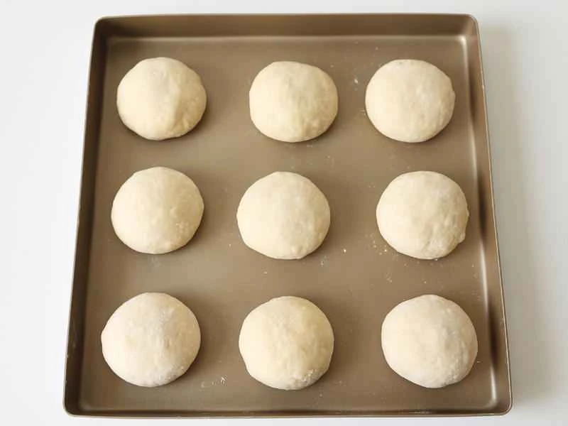 How to make pure milk hand-torn toast: Step 1