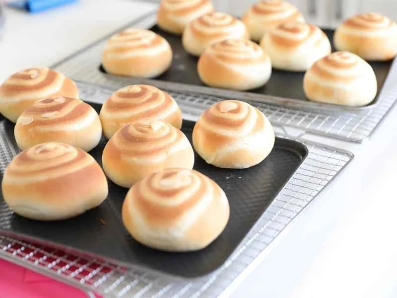 How to make pure milk hand-torn toast: Step 1