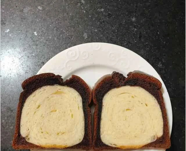 Challenge "100 Ways to Eat Toast" NO.18: The Black and White Duo in the Baking World: Black Diamond Toast, a Double Texture Satisfaction!