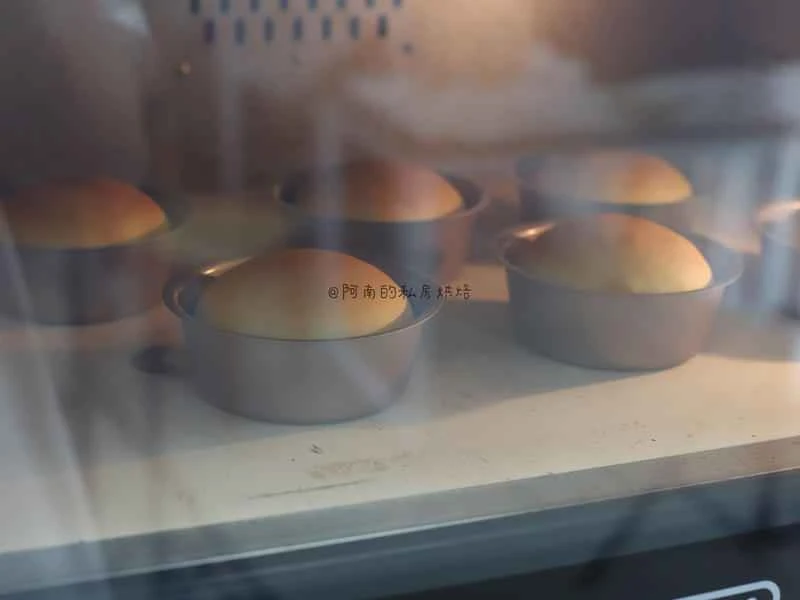 How to make pure milk hand-torn toast: Step 1