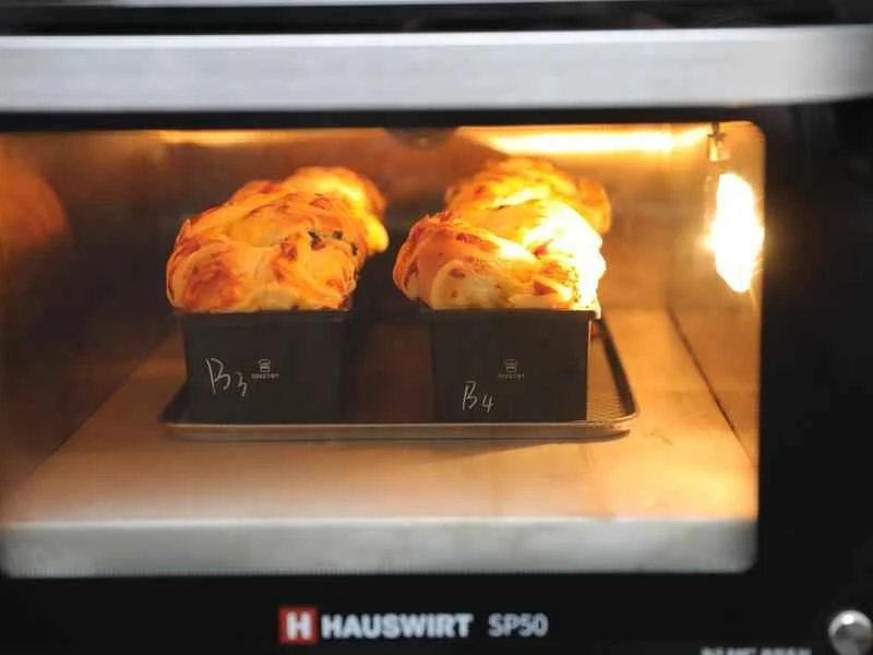 How to make pure milk hand-torn toast: Step 1